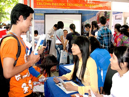 Giúp học sinh “nhìn xa, trông rộng”