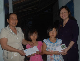 TRAO TIỀN TỪ THIỆN