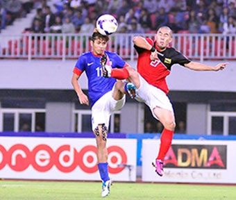 Nhà đương kim vô địch ra mắt thiếu ấn tượng