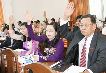 Tổ chức thực hiện tốt các nhóm giải pháp nhằm duy trì
tăng trưởng kinh tế, bảo đảm an sinh xã hội