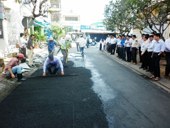 Tìm giải pháp bền vững cho những con đường