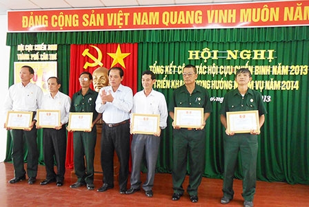 Tăng cường giáo dục truyền thống yêu nước 
cho thế hệ trẻ