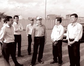 Lãnh đạo thành phố kiểm tra công trình mở rộng
đường Quang Trung-Cái Cui và kè sông Cần Thơ
