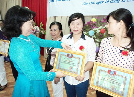 Tuyên dương các điển hình làm kinh tế giỏi