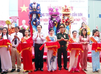 Khánh thành công trình 
“Kéo điện qua Cồn Sơn”