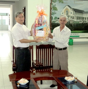 LÃNH ĐẠO THÀNH PHỐ CHÚC MỪNG LỄ GIÁNG SINH
TẠI VĨNH THẠNH, THỐT NỐT