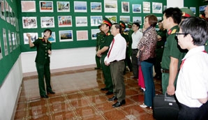 Khai mạc triển lãm ảnh và sách “biển, đảo Việt Nam”