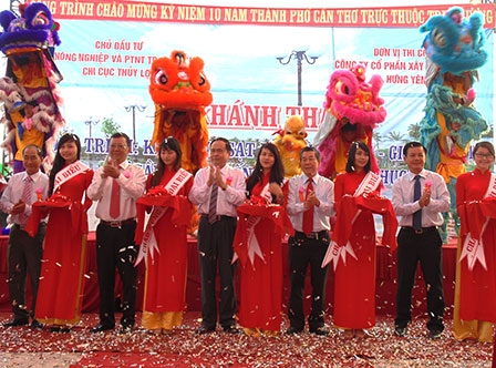 Khánh thành công trình kè chống sạt lở
sông Ô Môn