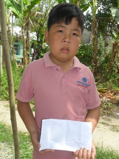 Trao tiền từ thiện