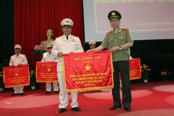 Tích cực, chủ động đấu tranh phòng, chống tội phạm, xây dựng lực lượng công an vừa hồng vừa chuyên