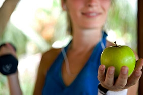 Tập thể dục giúp chúng ta chọn lựa thực phẩm 
lành mạnh hơn