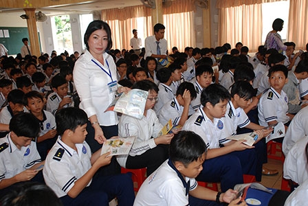 Khó xử lý học sinh vi phạm 
Luật Giao thông đường bộ ngoài trường