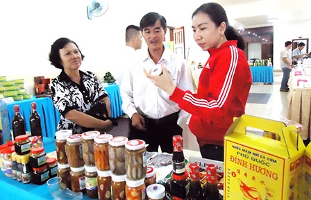 Hỗ trợ hàng nông sản 
phát triển bền vững tại siêu thị