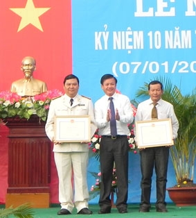 Mít - tinh kỷ niệm 10 năm thành lập huyện Vĩnh Thạnh