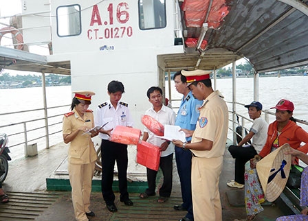 Tăng cường tuyên truyền các quy định 
Luật Giao thông đường thủy nội địa