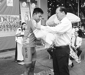 Lãnh đạo TP Cần Thơ trao thưởng chặng 1