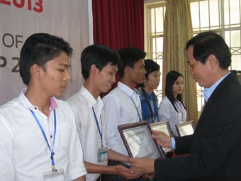 21 tỉ đồng hỗ trợ sinh viên khó khăn 
Trường Đại học Cần Thơ