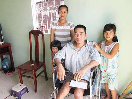 Trao tiền từ thiện