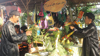 Giữ hồn Tết Việt