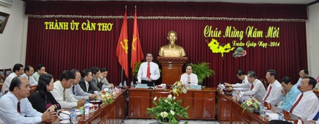 Thường trực Ban Bí thư thăm, chúc Tết Đảng bộ,
chính quyền, quân và dân TP Cần Thơ