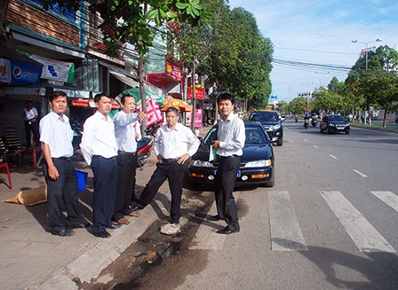 Khảo sát, rà soát, bổ sung biển báo, đèn tín hiệu giao thông trên địa bàn quận Ninh Kiều