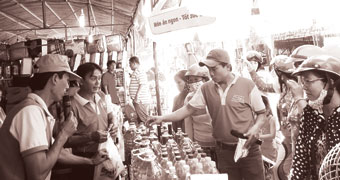 Hàng Tết đến vùng nông thôn