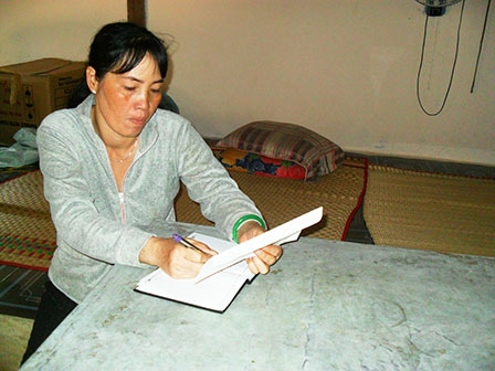 Trao tiền từ thiện