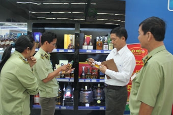 Nguồn cung các loại hàng hóa phục vụ Tết dồi dào