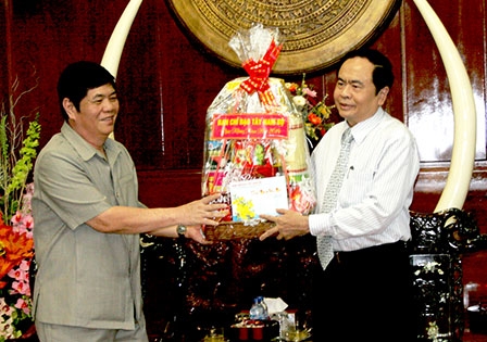 Nhiều hoạt động thăm hỏi, chúc mừng
nhân dịp Tết Giáp Ngọ