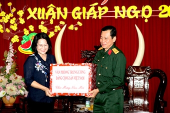 VĂN PHÒNG TRUNG ƯƠNG ĐẢNG THĂM VÀ CHÚC TẾT CÁN BỘ CHIẾN SĨ LLVT TP CẦN THƠ