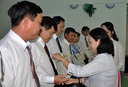 Phấn đấu giữ vững danh hiệu “Đảng bộ trong sạch, vững mạnh”