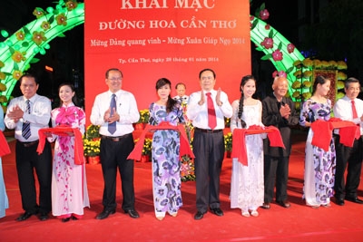 Rực rỡ khát vọng vươn lên của thành phố 10 mùa hoa