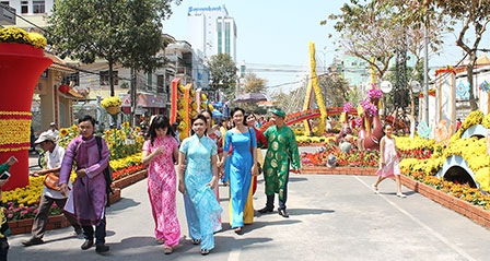 Tết tưng bừng, an vui