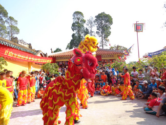 Lễ hội Lăng Ông Tiền quân
Thống chế Điều bát Nguyễn Văn Tồn
