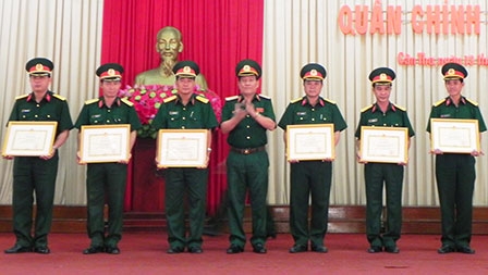 Xây dựng đảng bộ trong sạch vững mạnh gắn với đơn vị vững mạnh toàn diện