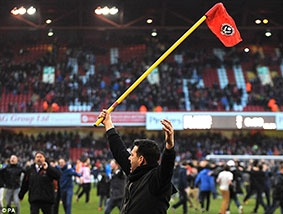 Nỗi lo từ cổ động viên quá khích