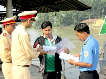 LÀM TỐT CÔNG TÁC TUYÊN TRUYỀN, TAI NẠN GIAO THÔNG GIẢM
