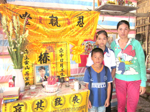 Cùng nâng đỡ hai trẻ cút côi