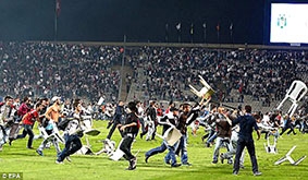 Cổ động viên Thổ Nhĩ Kỳ hỗn chiến