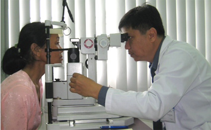 Mổ mắt miễn phí cho 70 bệnh nhân nghèo bị bệnh cườm đá