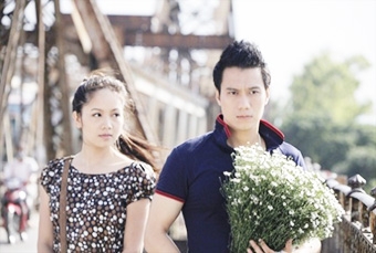 “Chỉ có thể là yêu”  - 
Lãng mạn thôi chưa đủ