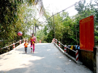 Vận động xây cầu, làm đường, đảm bảo giao thông thông suốt