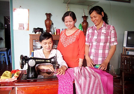 Thi đua thực hành tiết kiệm 
theo gương Bác
