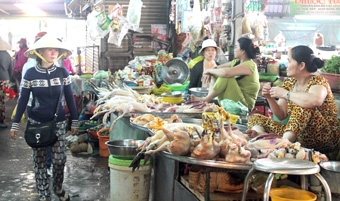 Giá giảm, sức tiêu thụ 
vẫn chậm