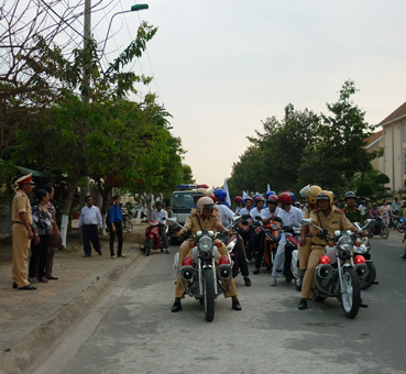 VẬN ĐỘNG TOÀN DÂN THAM GIA ĐẢM BẢO TRẬT TỰ AN TOÀN GIAO THÔNG