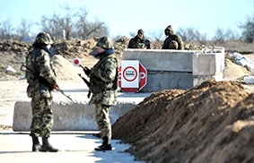 Ukraina đóng cửa biên giới với Crimea