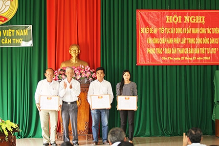 Tăng cường phối hợp vận động toàn dân tham gia đảm bảo trật tự an toàn giao thông