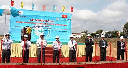 Khởi động dự án xây dựng hệ thống cấp nước sạch tập trung 
tại huyện Vĩnh Thạnh