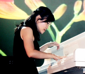 Trang Trịnh - 
thính phòng đường phố