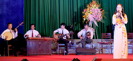 Ra mắt CLB Đờn ca tài tử Trường Đại học Cần Thơ